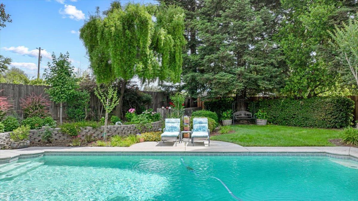 9906 Country Oak Court