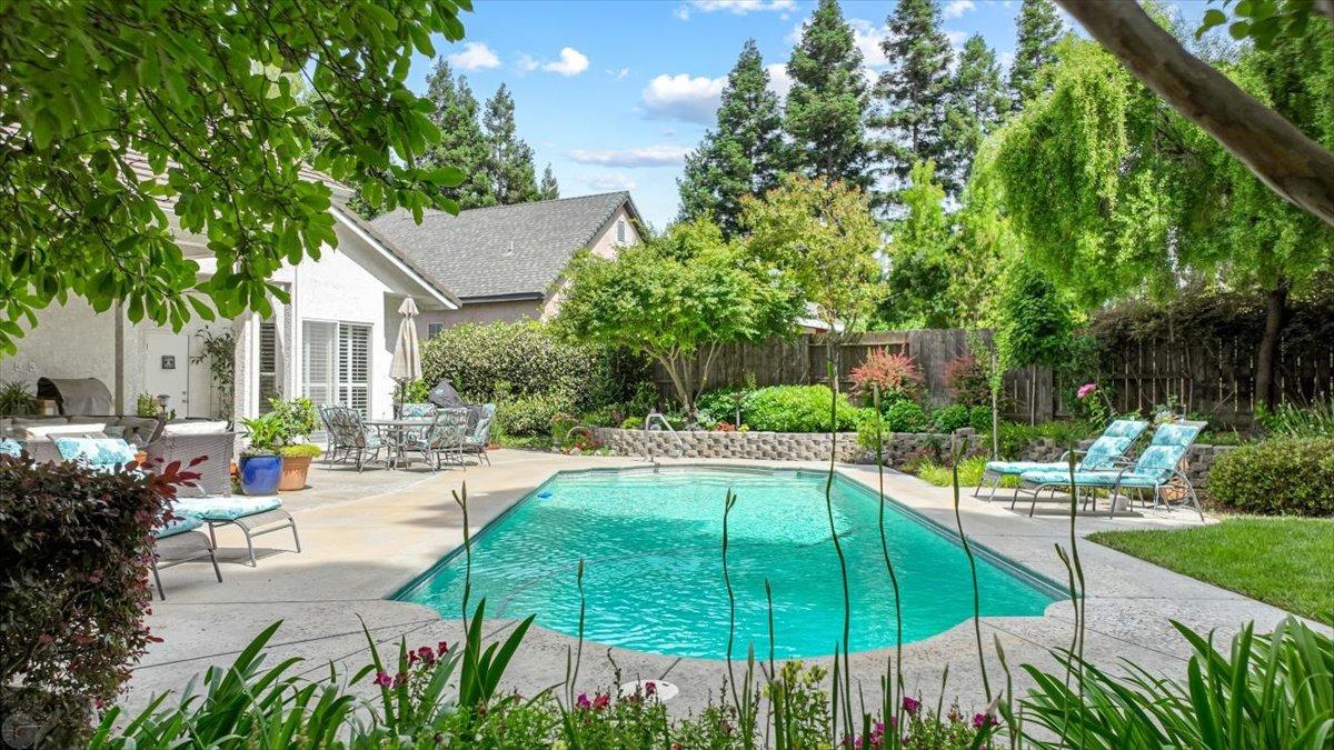 9906 Country Oak Court