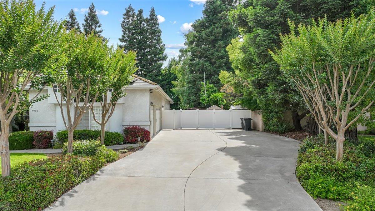 9906 Country Oak Court