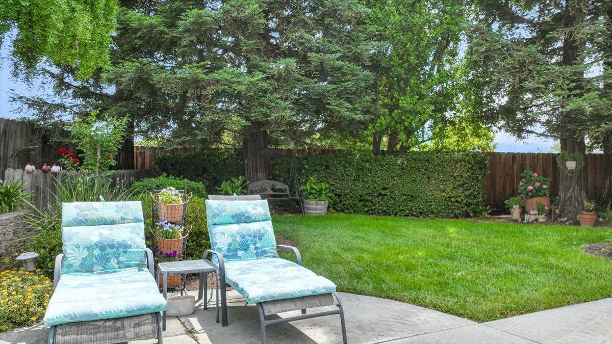 9906 Country Oak Court