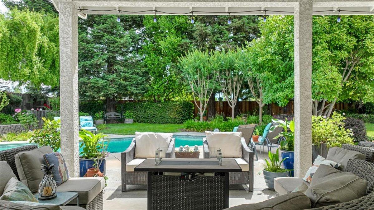 9906 Country Oak Court