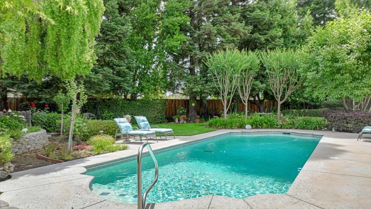 9906 Country Oak Court