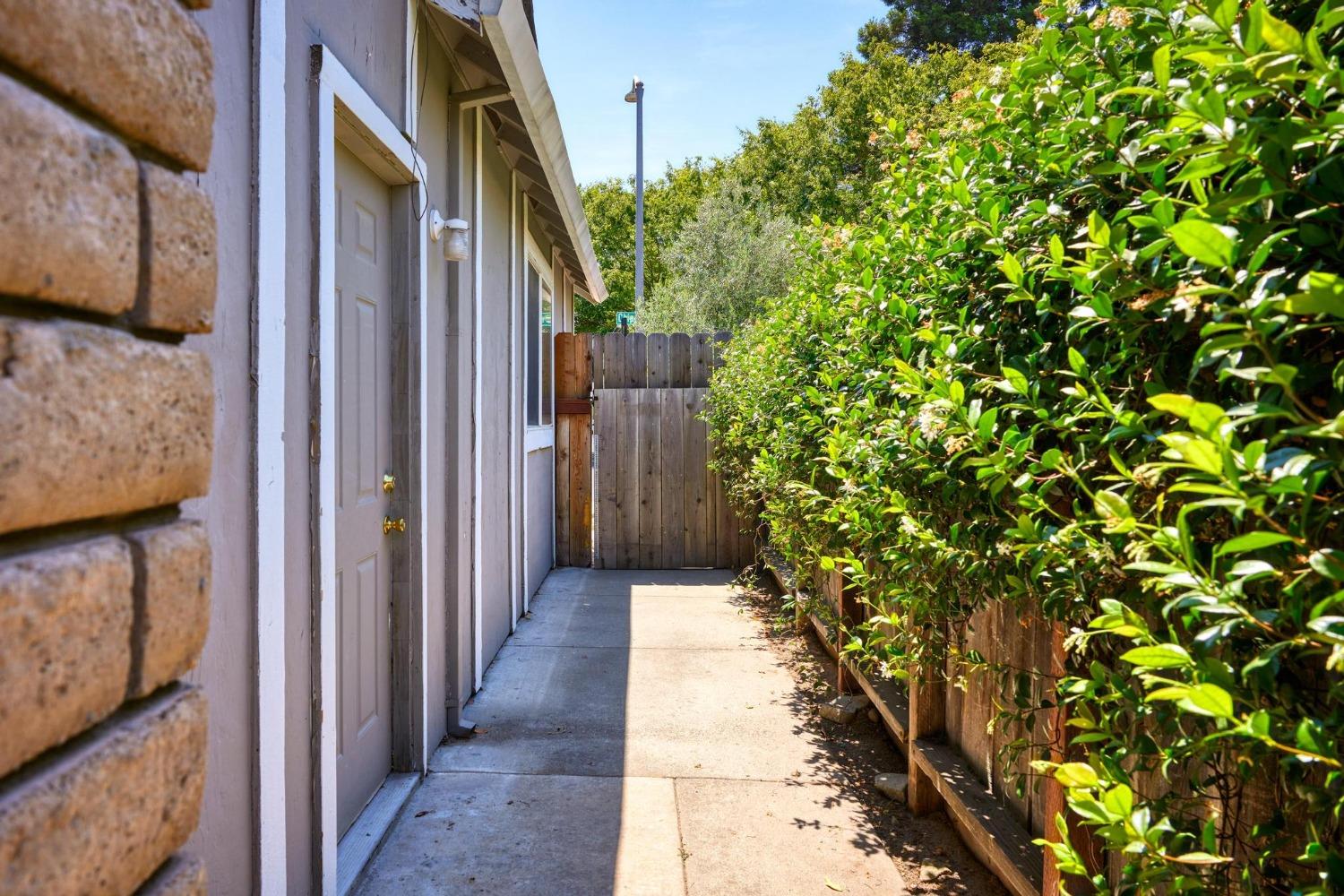 3721 Chippewa Street