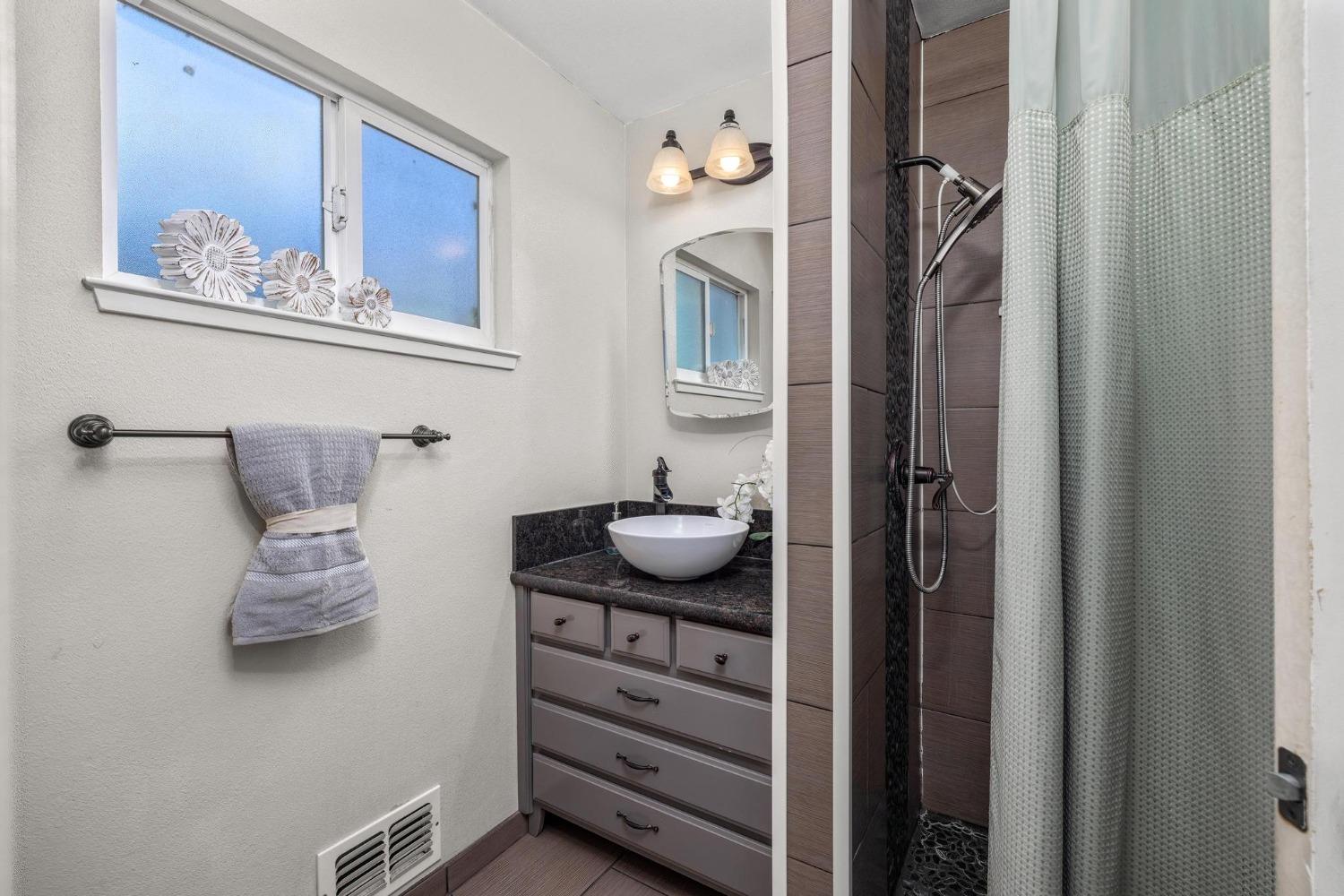 3721 Chippewa Street