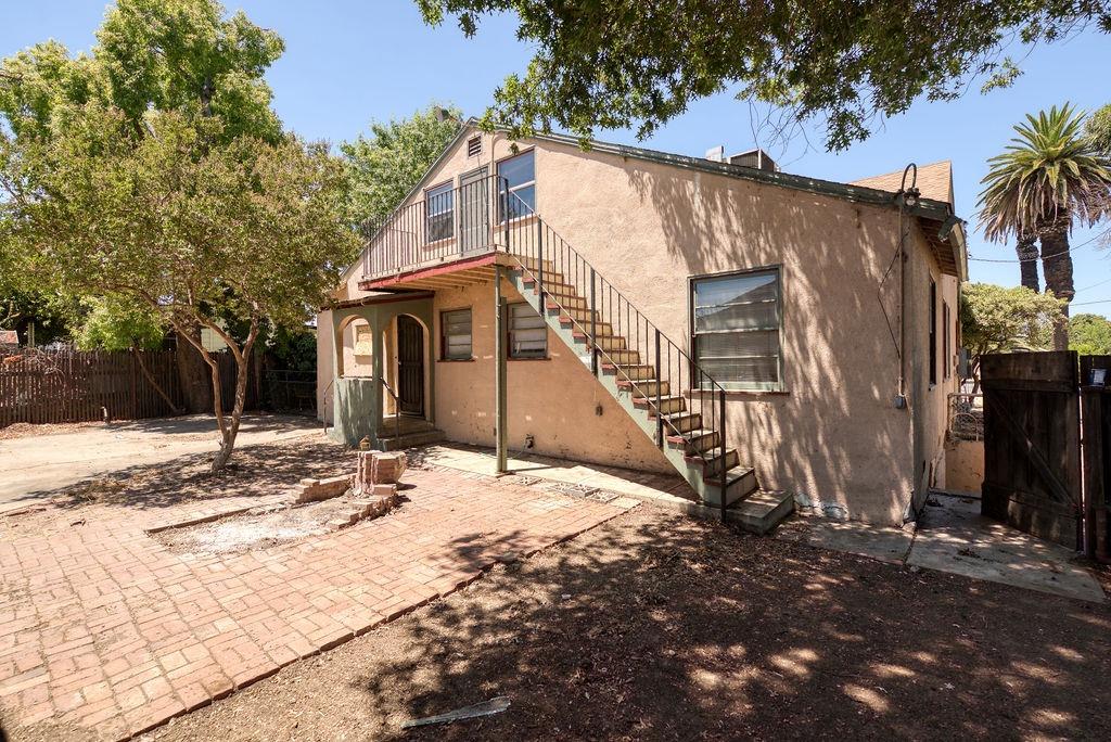 260 E Las Palmas Avenue