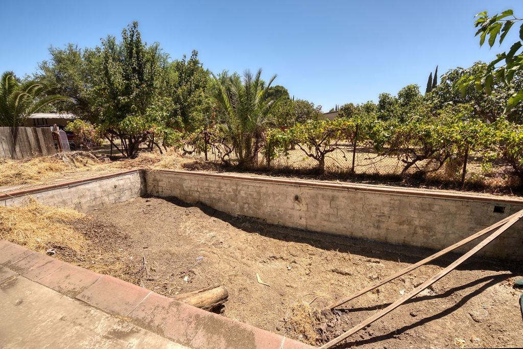 260 E Las Palmas Avenue