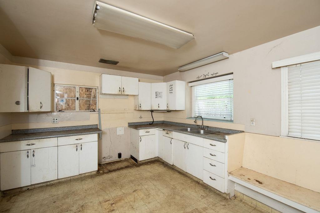 260 E Las Palmas Avenue