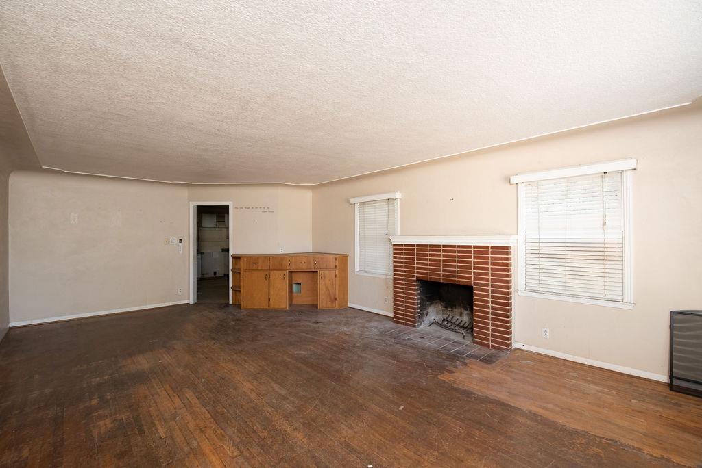 260 E Las Palmas Avenue