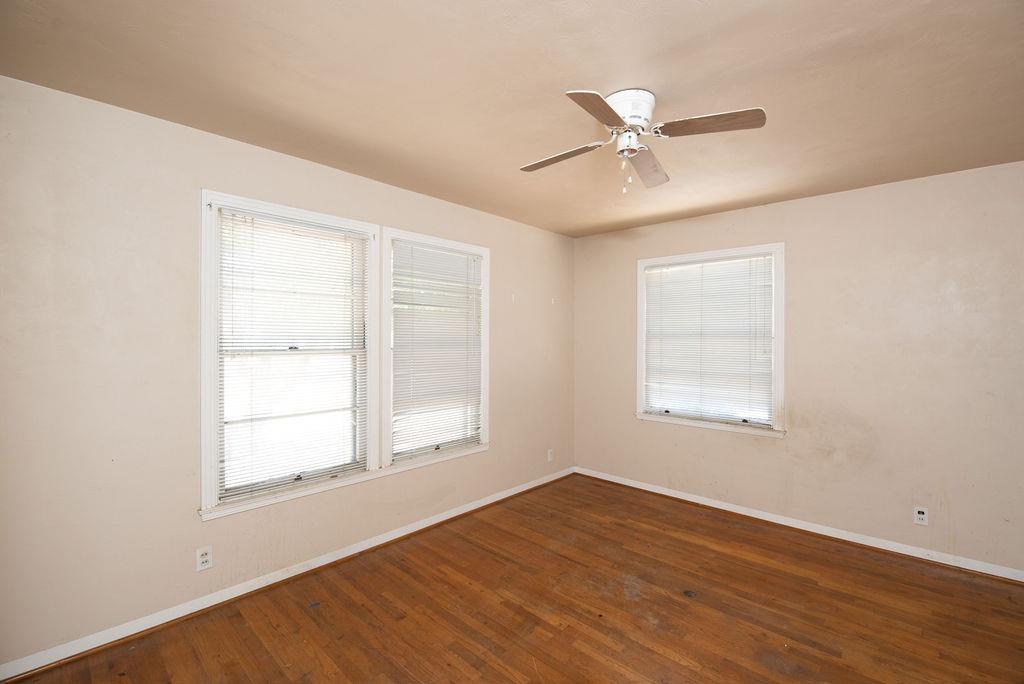 260 E Las Palmas Avenue