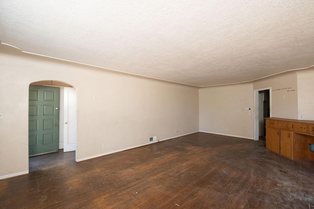 260 E Las Palmas Avenue