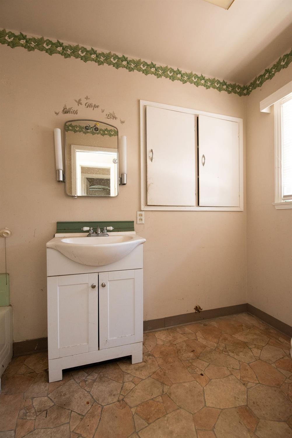 260 E Las Palmas Avenue