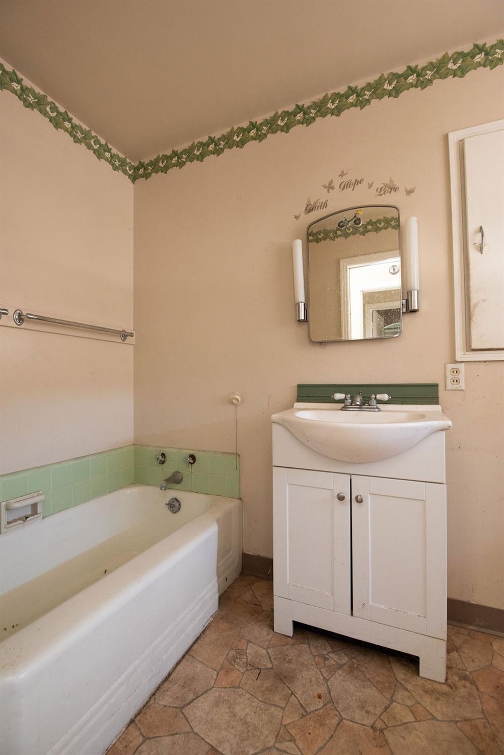 260 E Las Palmas Avenue