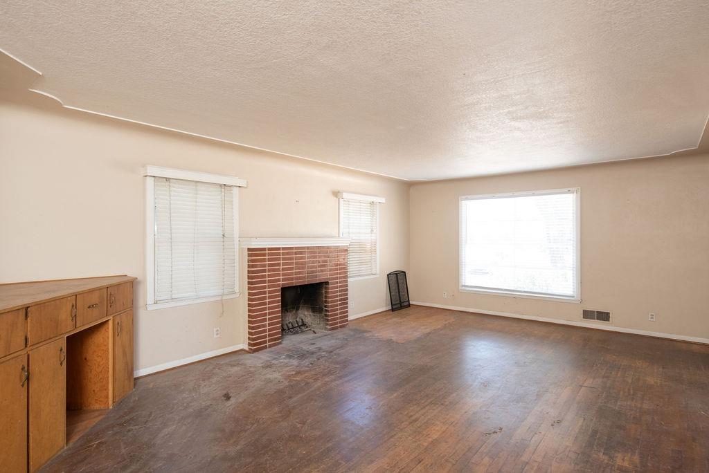 260 E Las Palmas Avenue