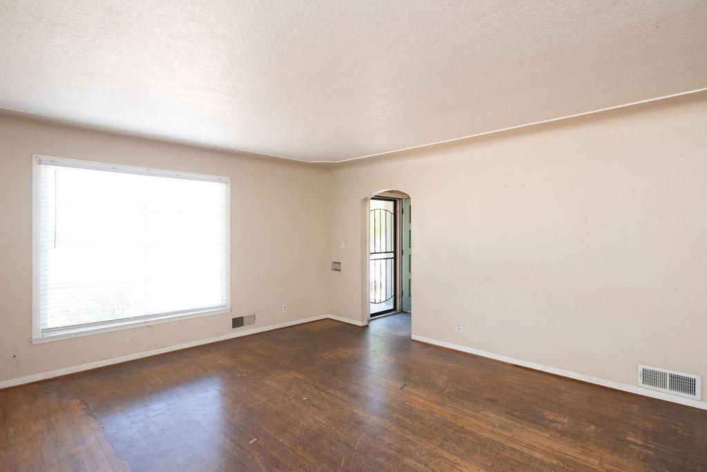 260 E Las Palmas Avenue