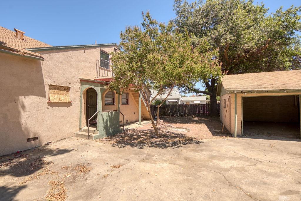 260 E Las Palmas Avenue