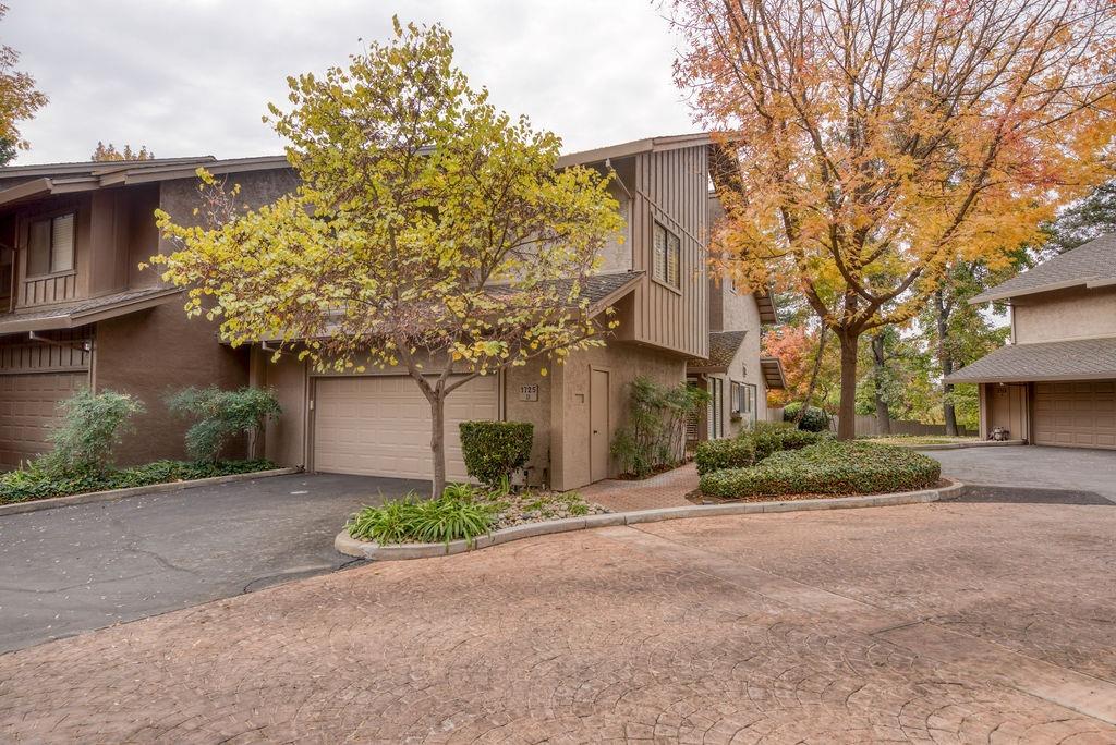 1725 Edgebrook Drive D