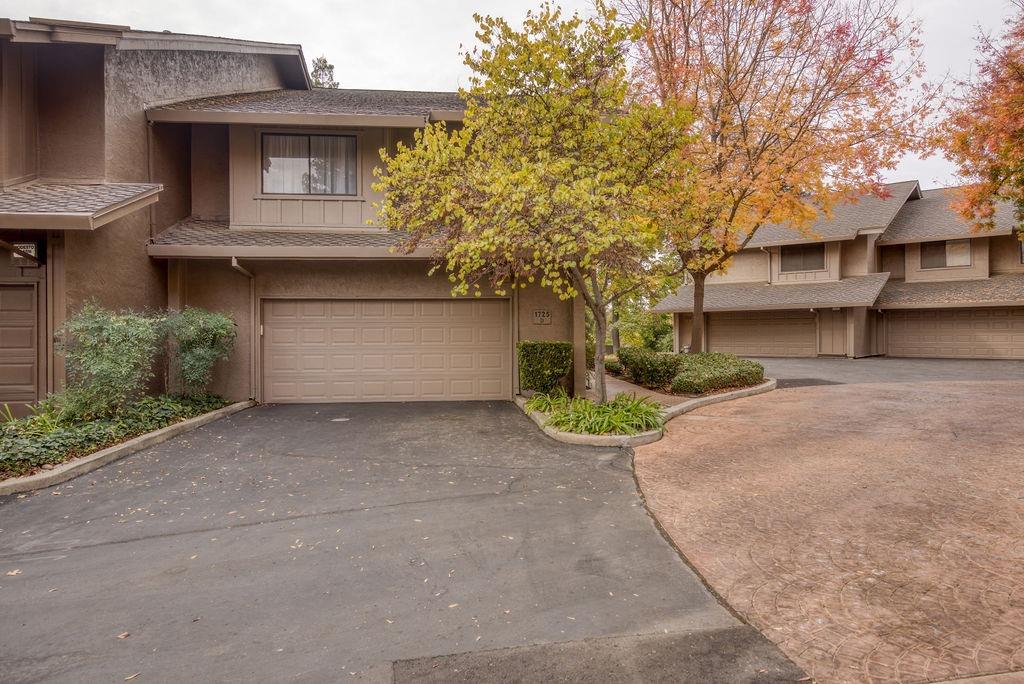 1725 Edgebrook Drive D