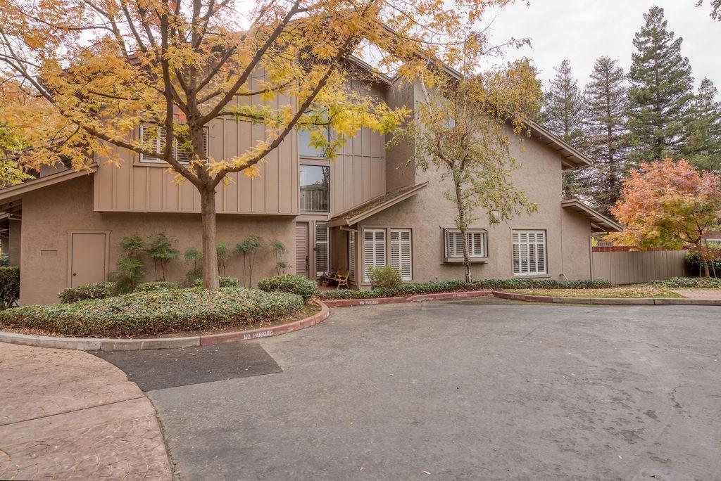 1725 Edgebrook Drive D