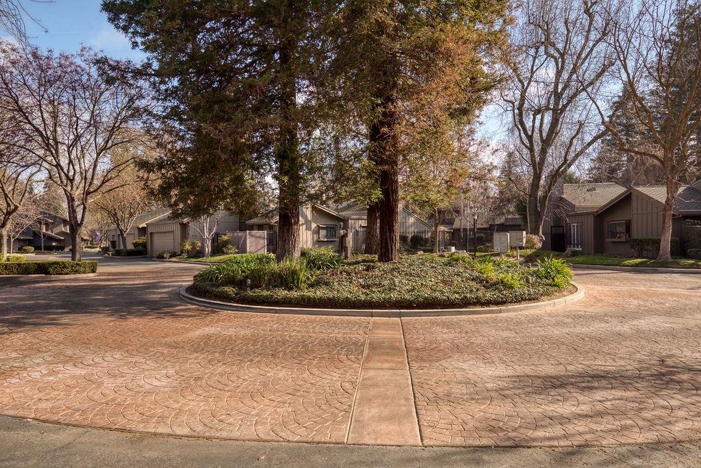 1725 Edgebrook Drive D