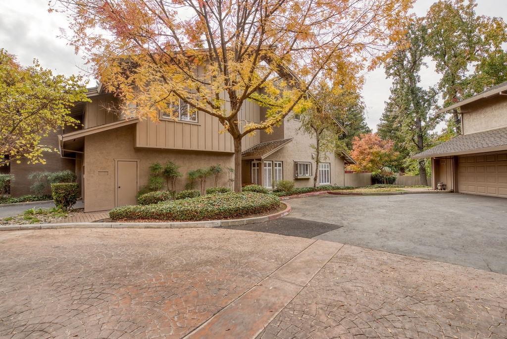 1725 Edgebrook Drive D