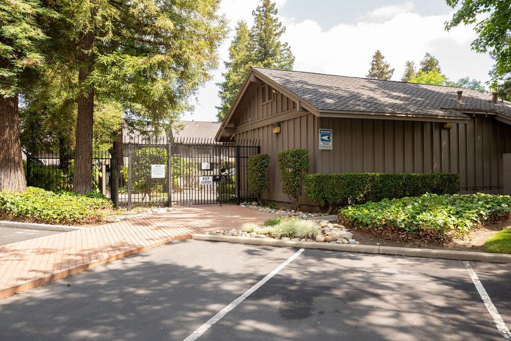 1725 Edgebrook Drive D