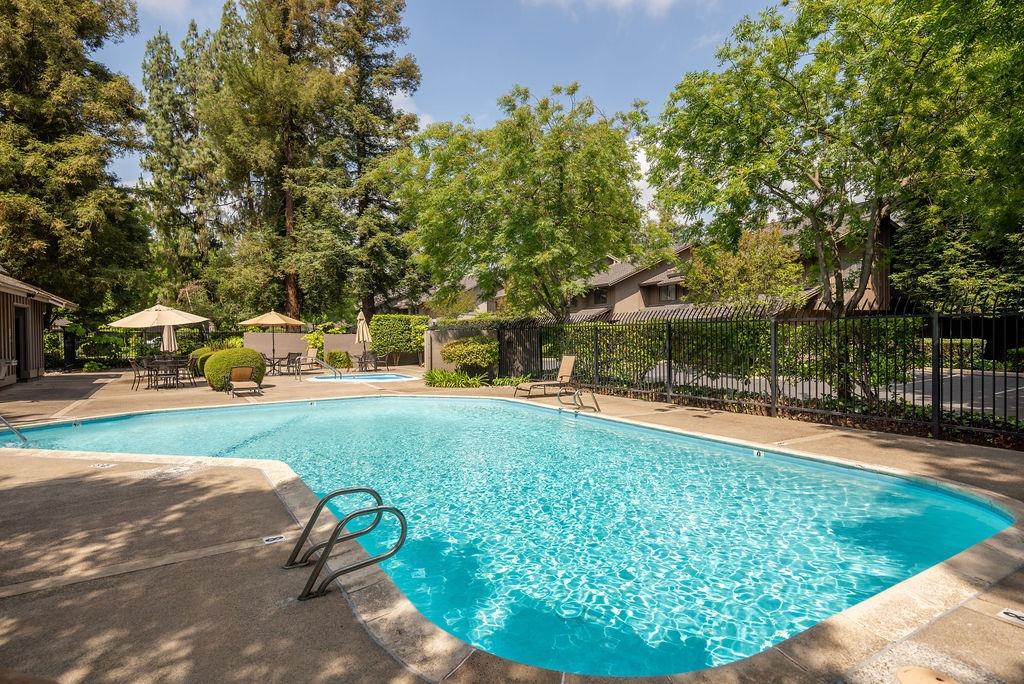 1725 Edgebrook Drive D