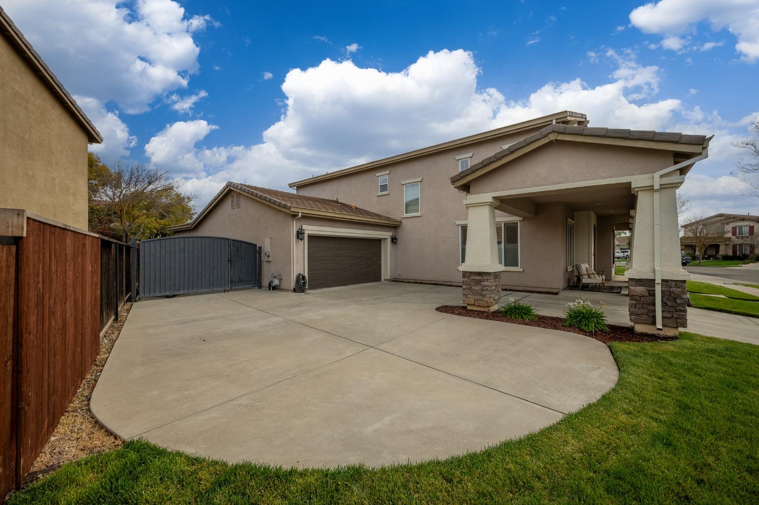 1808 Churchill Downs Circle