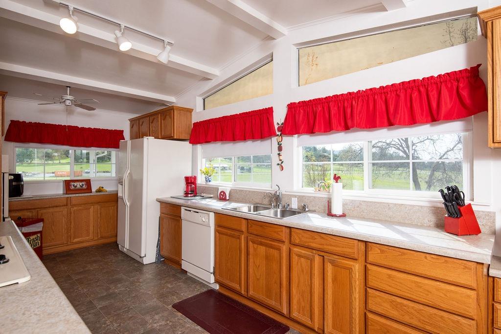 1842 N Ranchero Road