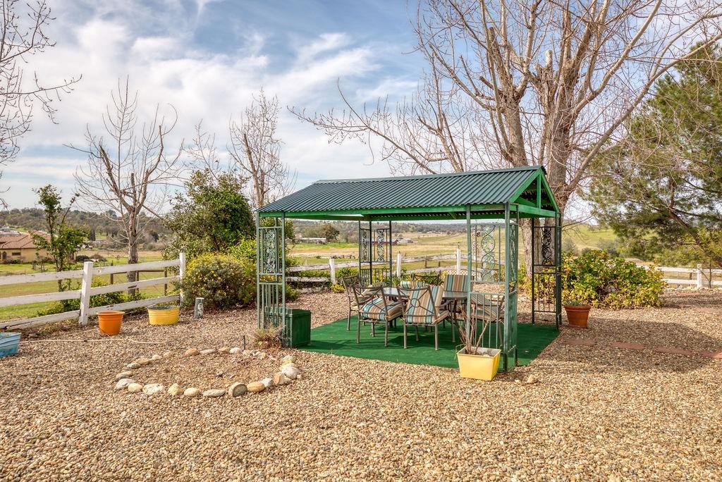 1842 N Ranchero Road