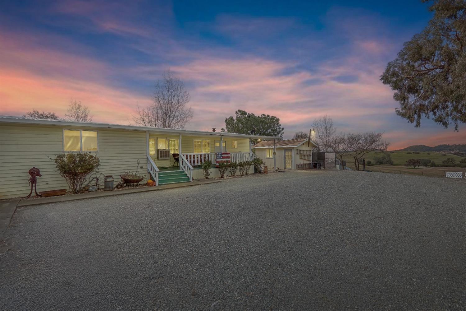 1842 N Ranchero Road