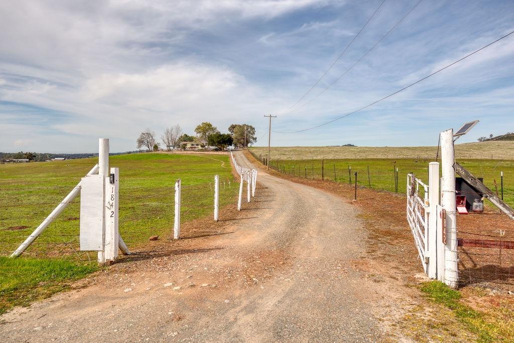 1842 N Ranchero Road