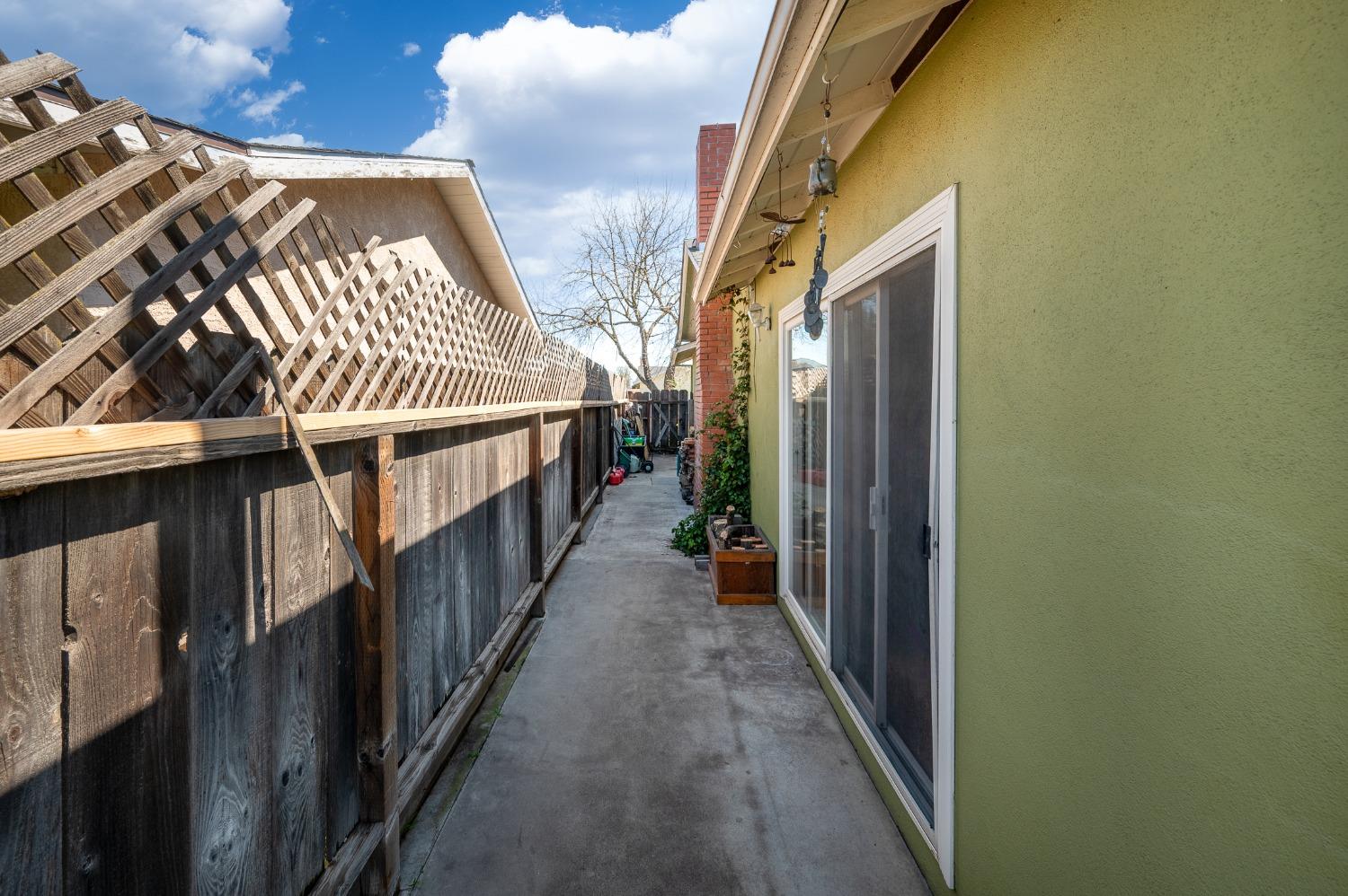 2405 Sharondell Drive