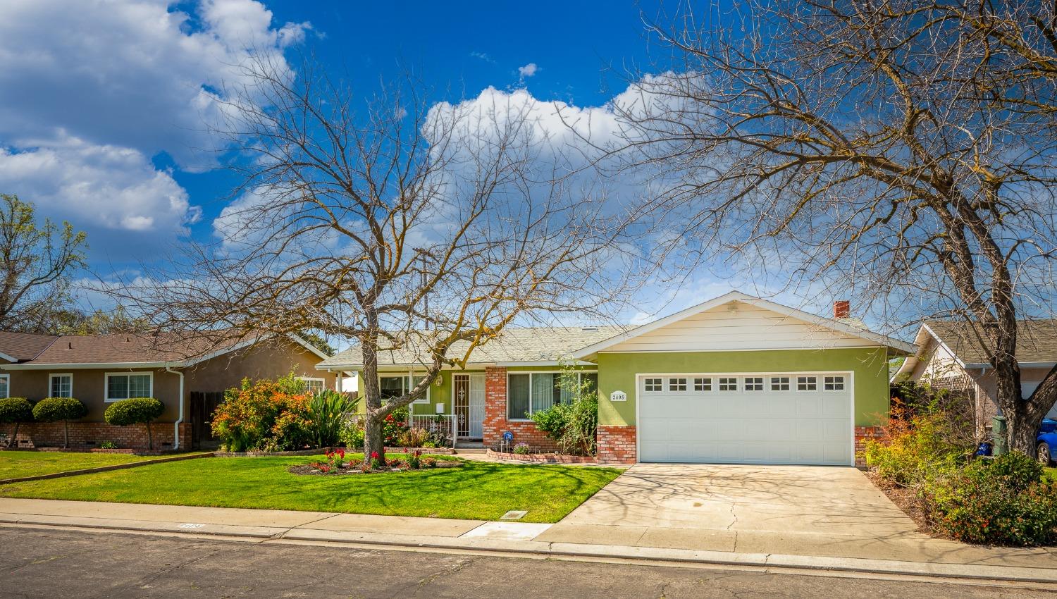 2405 Sharondell Drive