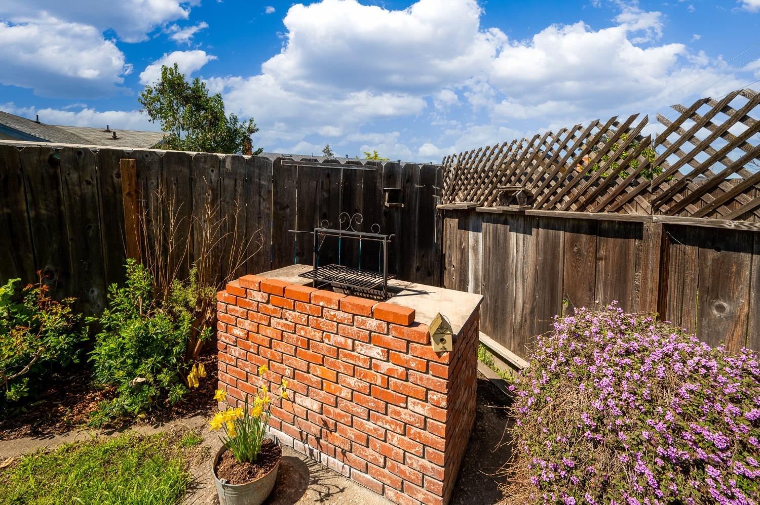 2405 Sharondell Drive