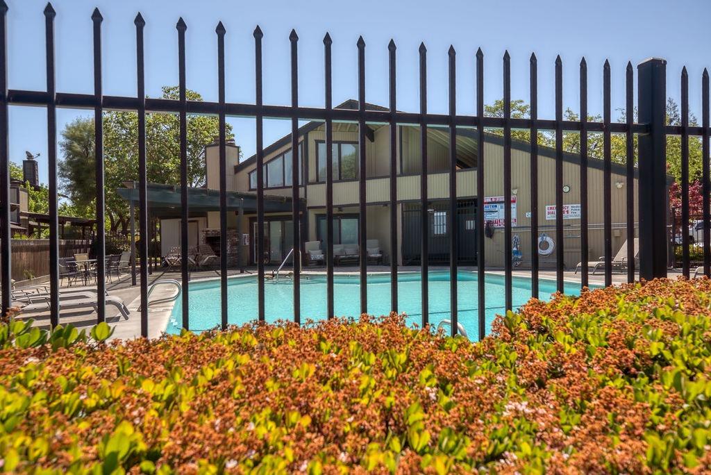 672 Shadowview Court