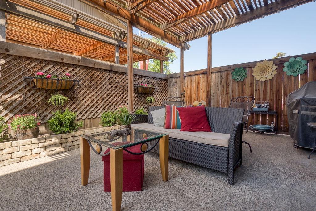 672 Shadowview Court