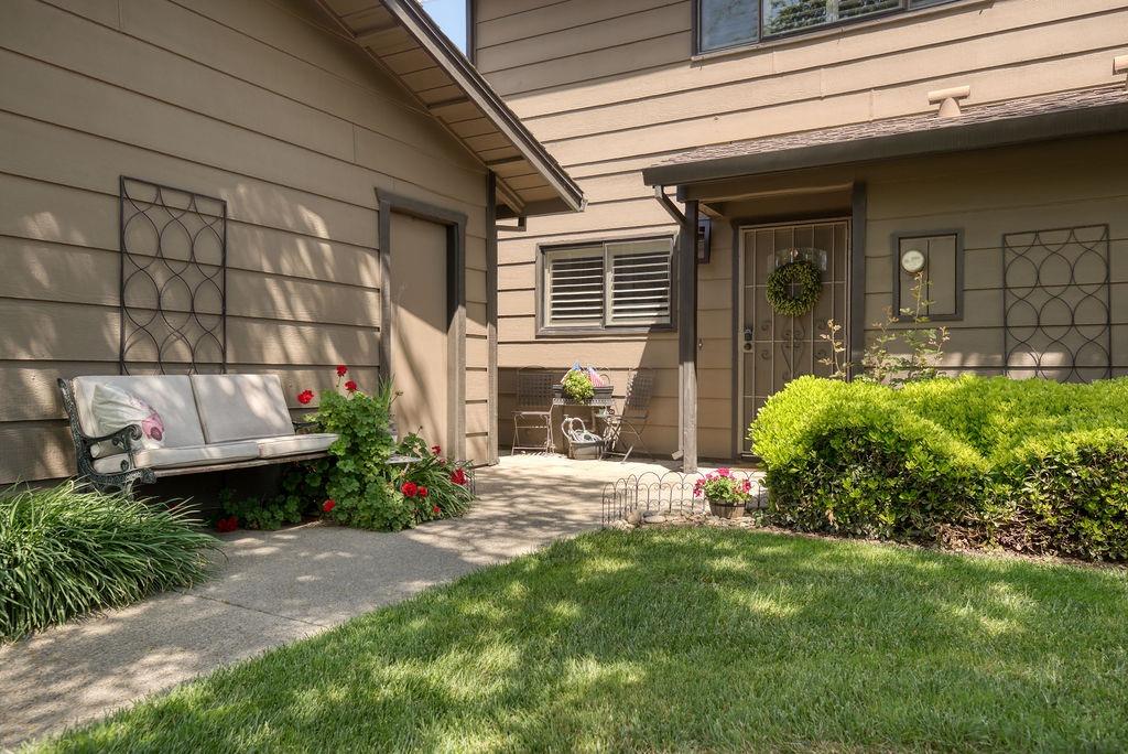 672 Shadowview Court