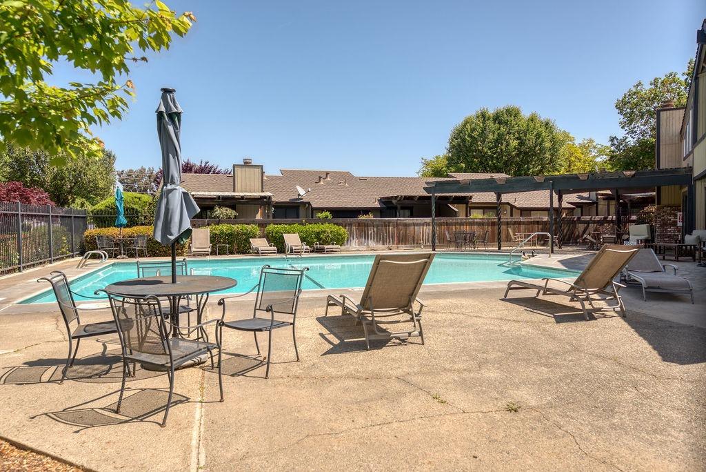 672 Shadowview Court