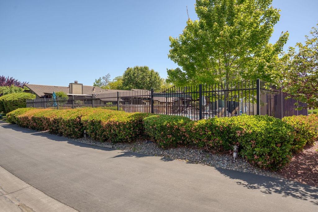 672 Shadowview Court