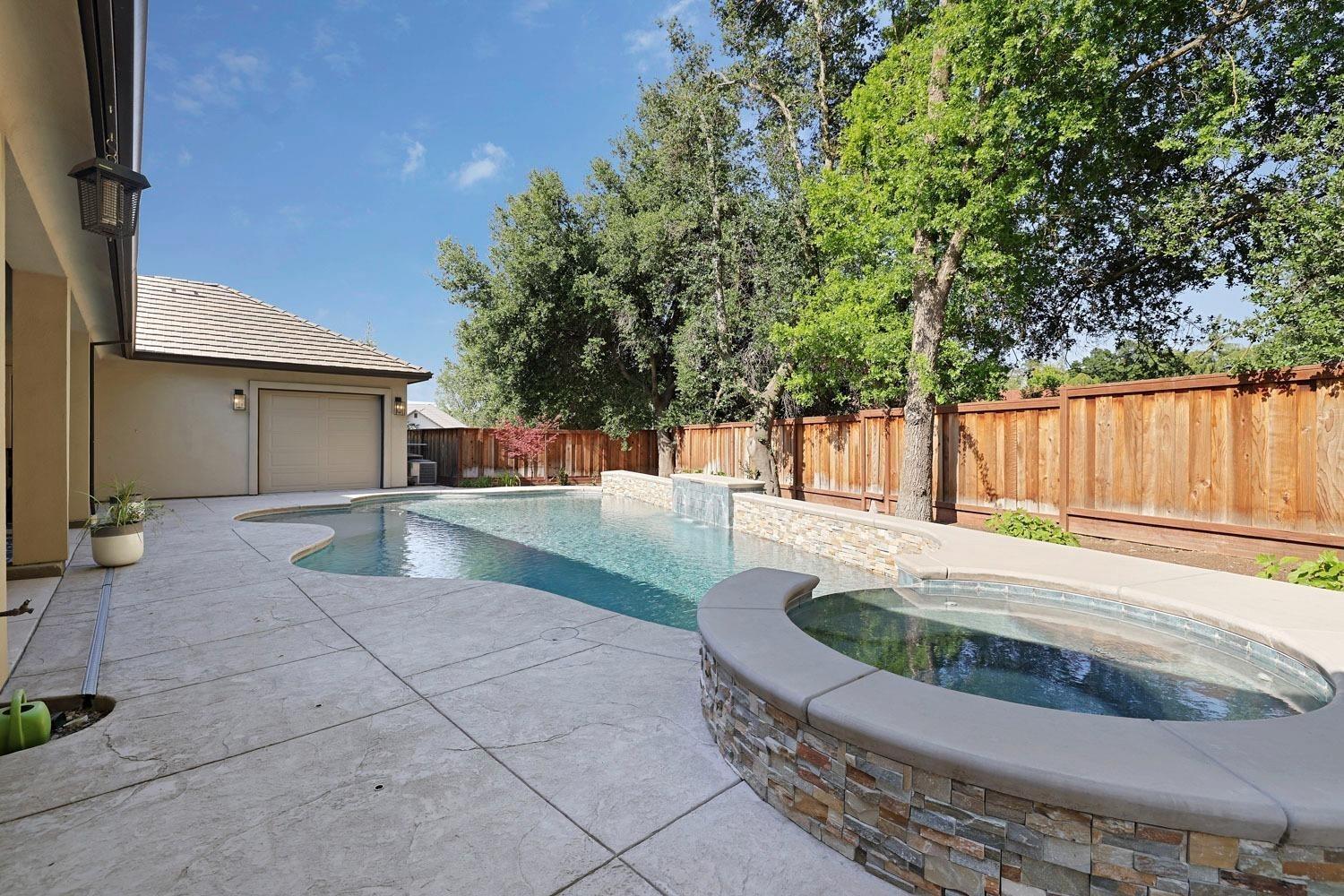 10450 Foxmeadow Court