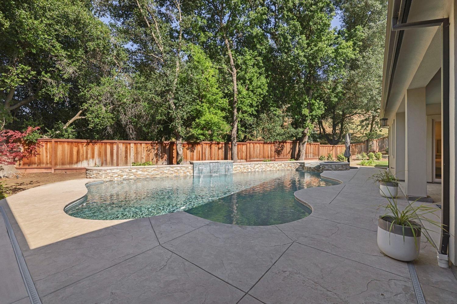 10450 Foxmeadow Court