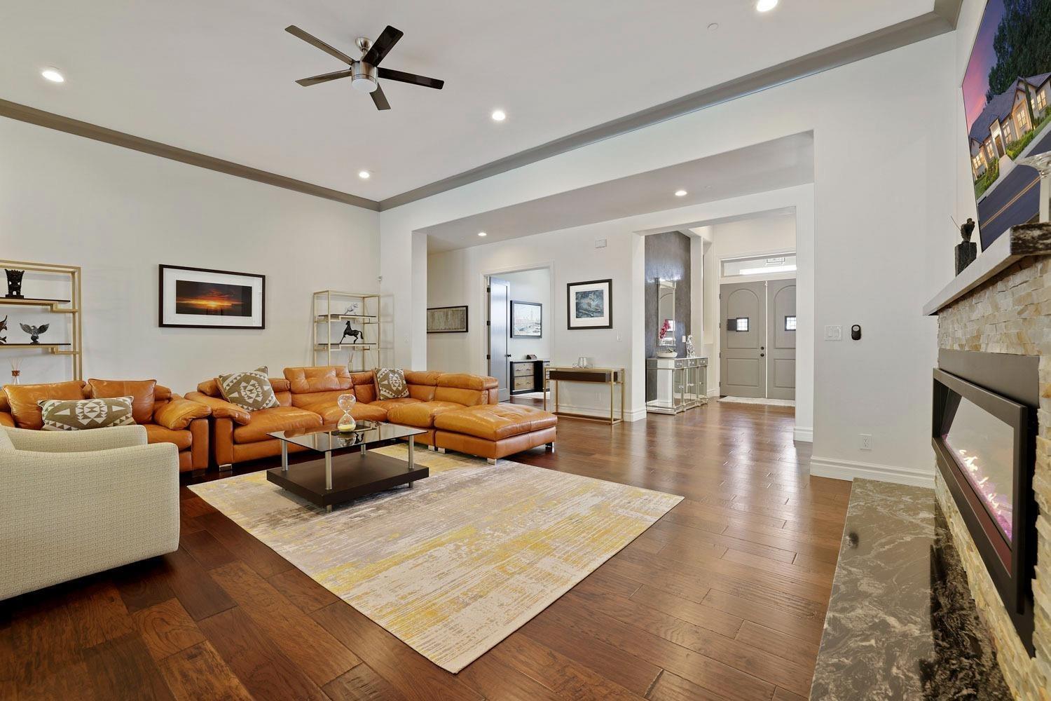 10450 Foxmeadow Court