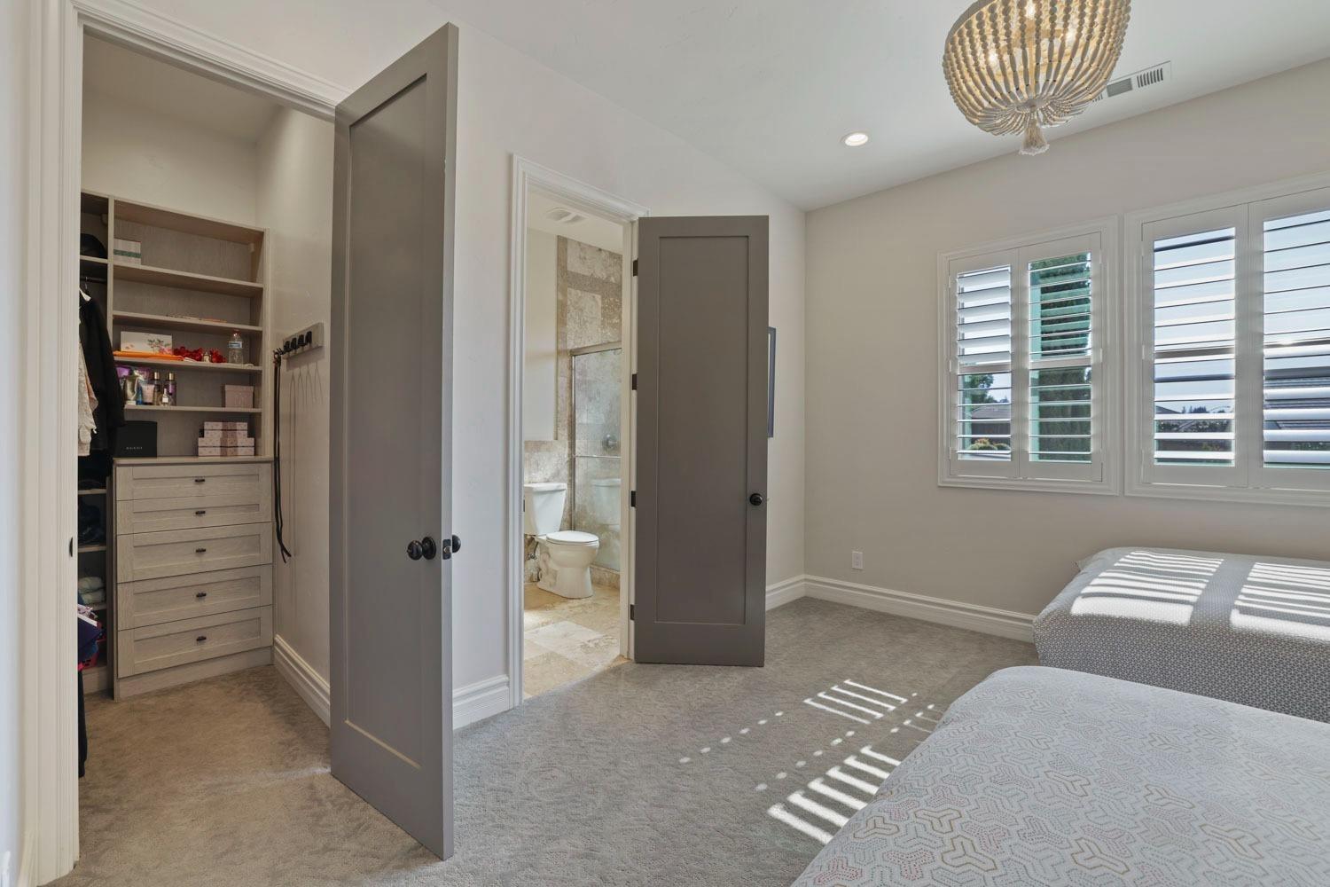 10450 Foxmeadow Court