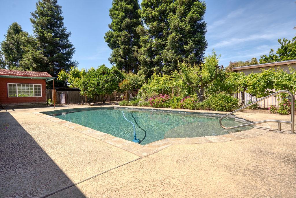 1031 N Daubenberger Road