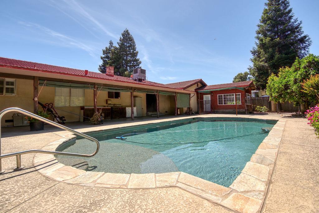 1031 N Daubenberger Road