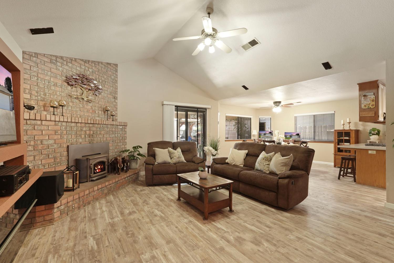 410 Arboles Way