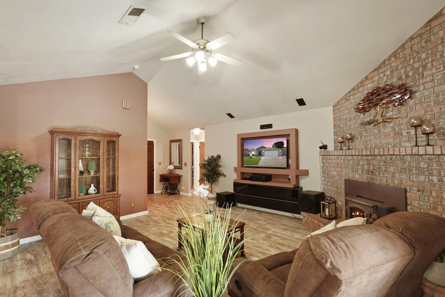 410 Arboles Way
