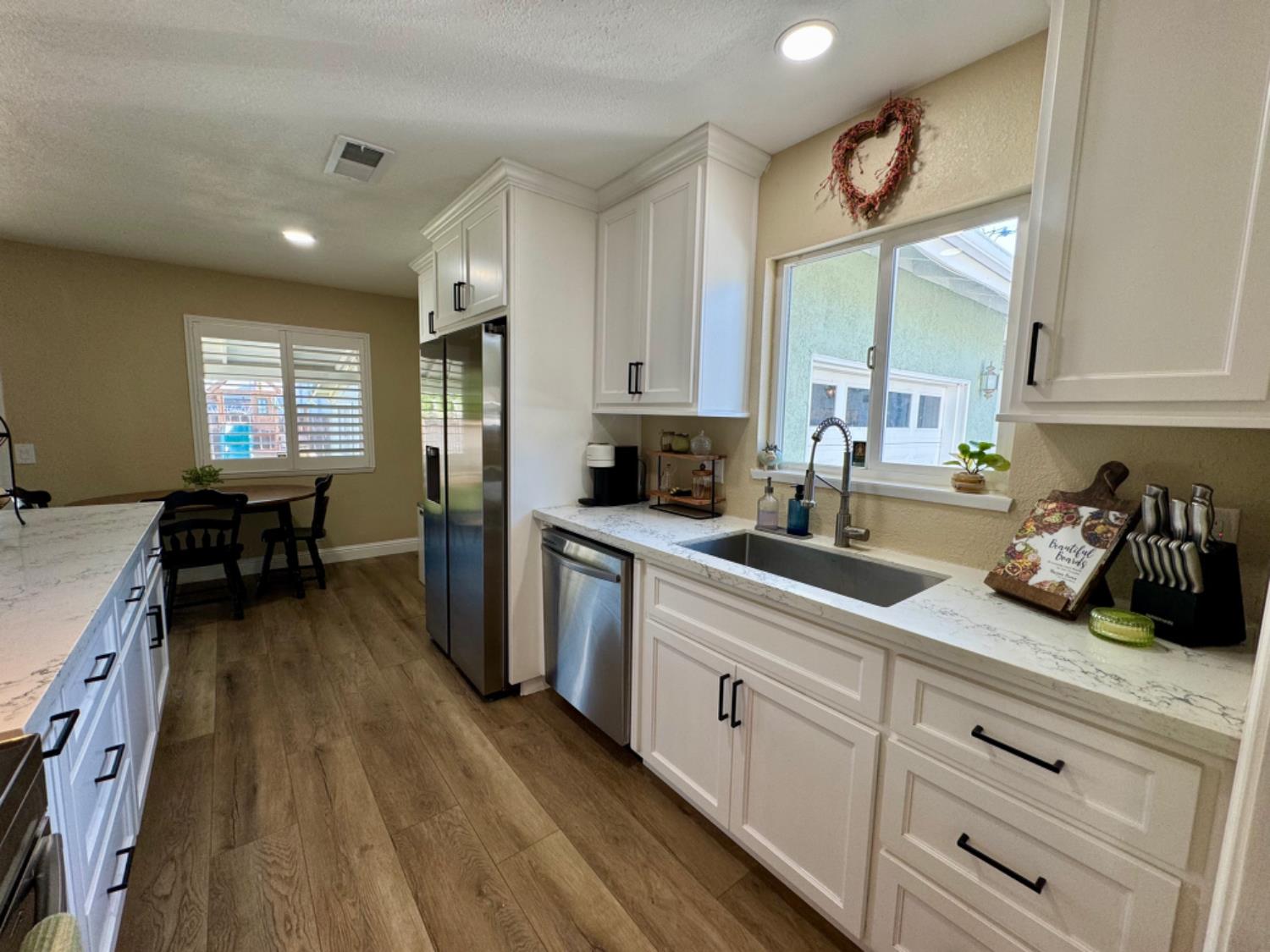 570 S Minaret Avenue