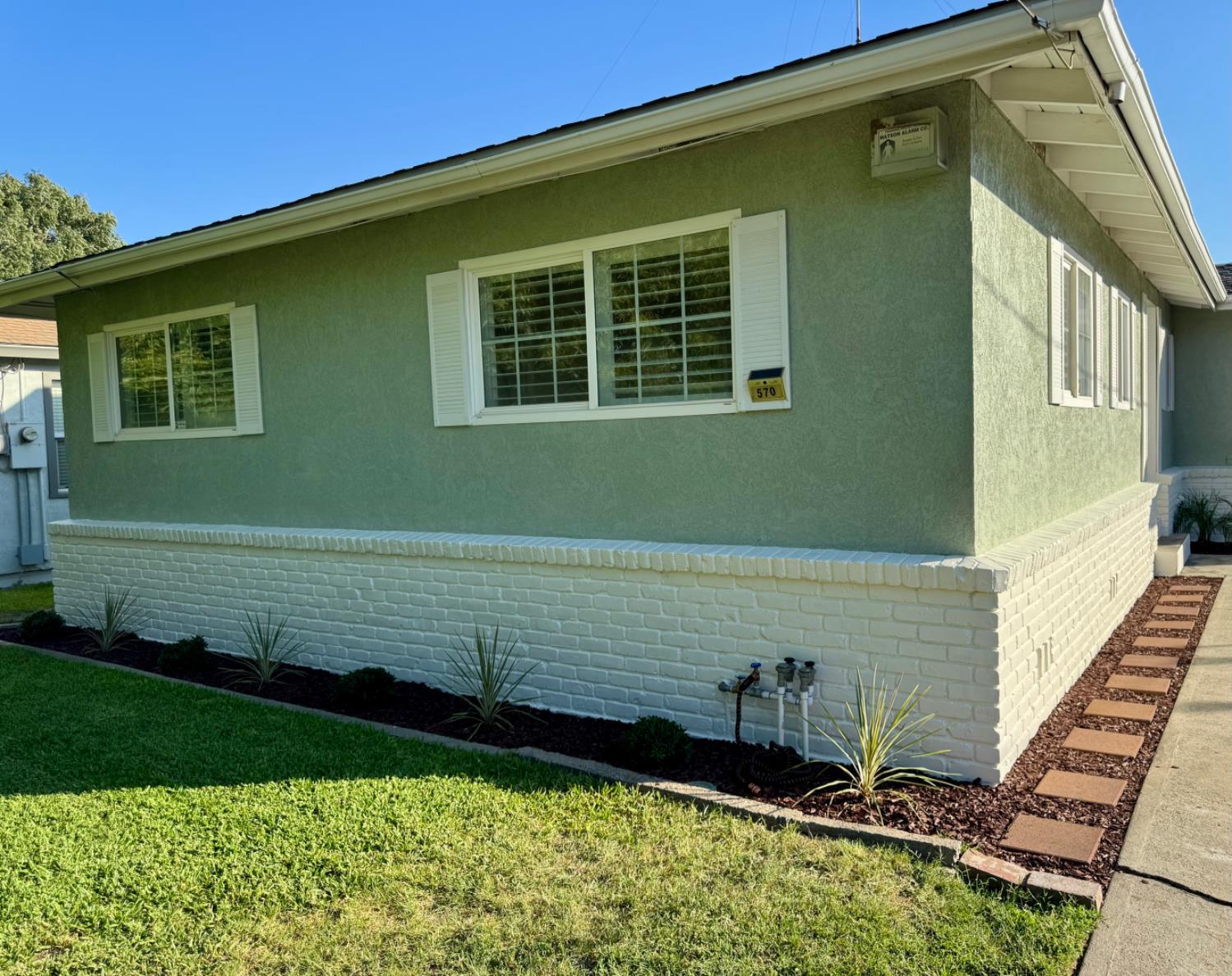 570 S Minaret Avenue