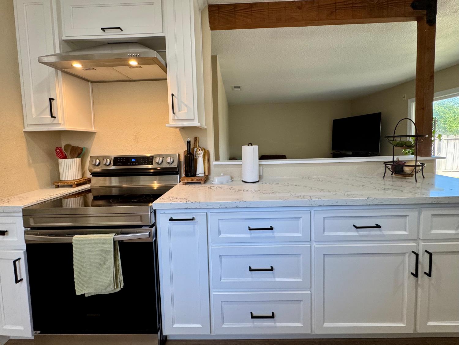 570 S Minaret Avenue